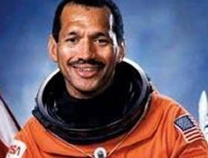 Siyahi astronot NASAnın başında